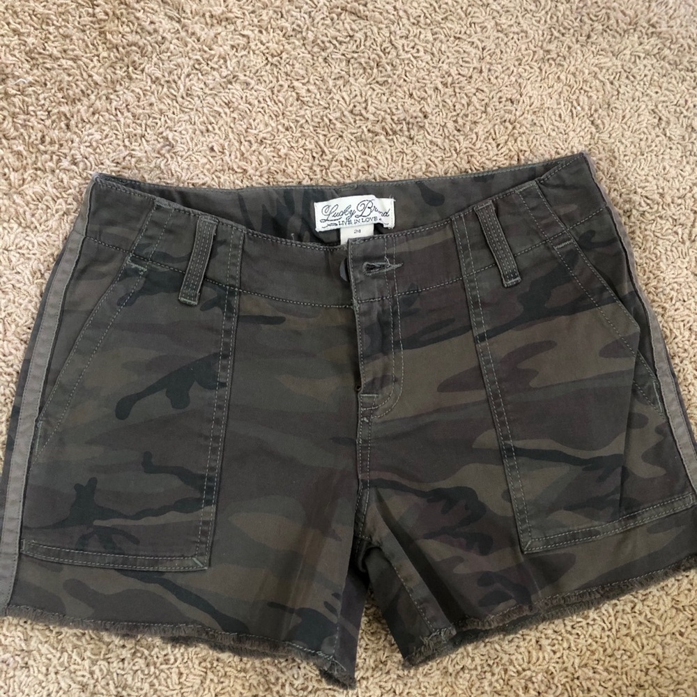 Lucky Brand Camo Shorts SZ24